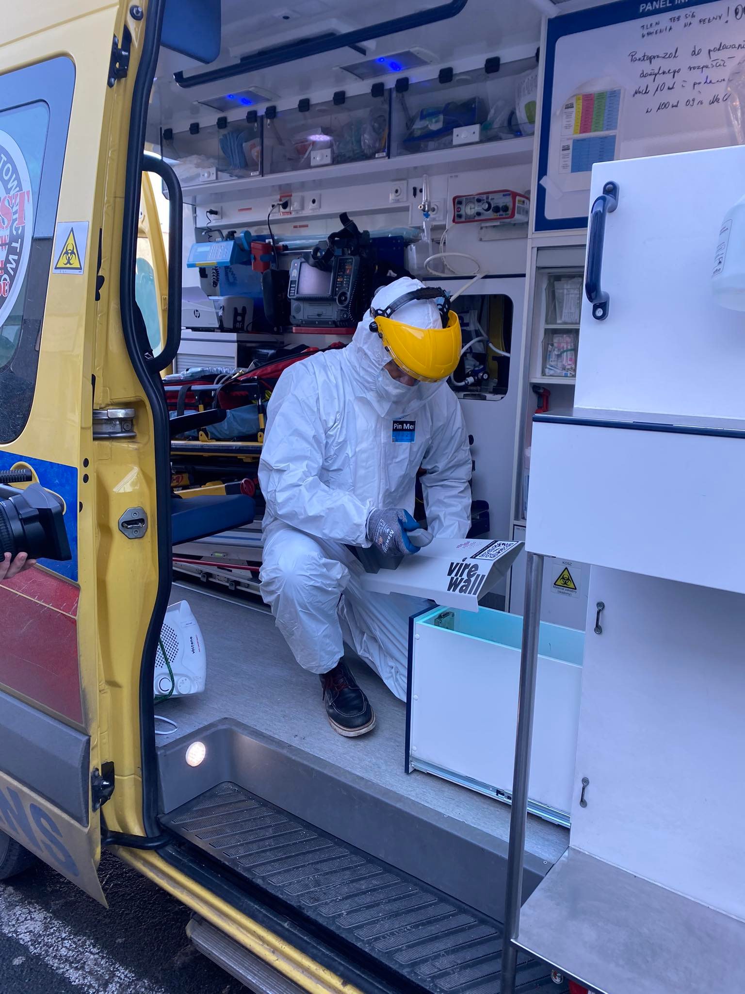 24 Godziny dla życia – dezynfekcja Pogotowia Ratunkowego w Jeleniej Górze za pomocą lamp UV-C