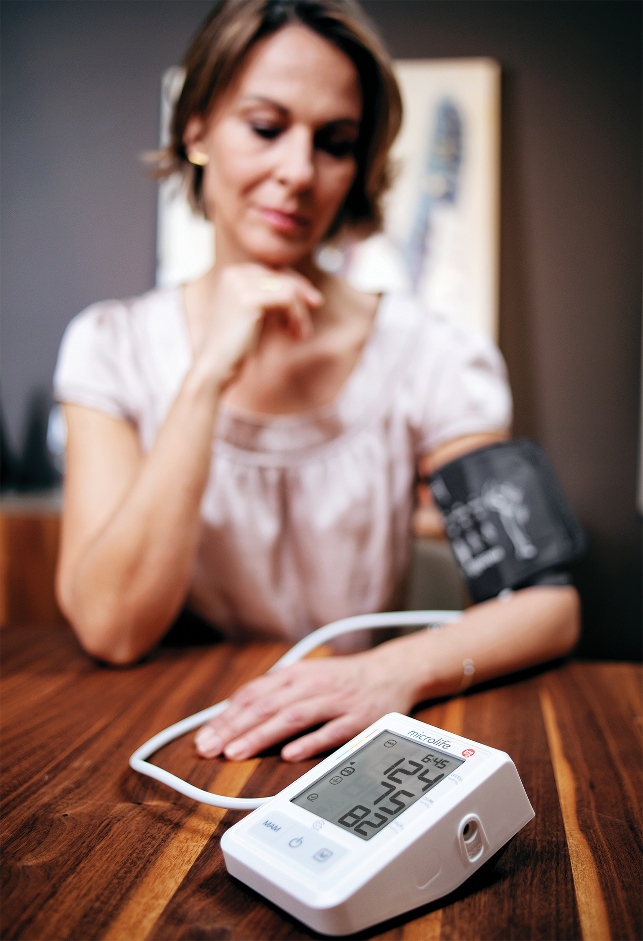 InUse_BP B3 AFIB_woman-relaxing - by https://www.microlife.pl